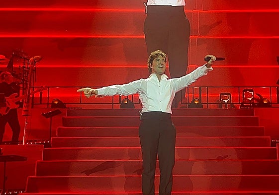 Un David Bisbal muy navideño conquista el 'sold out' en Miribilla con problemas de sonido
