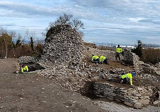 Trabajos realizados previamente por los arqueólogos en la zona del 'cubo O12'.