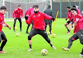 El vestuario es consciente de la importancia del duelo y cree que sacará un triunfo.