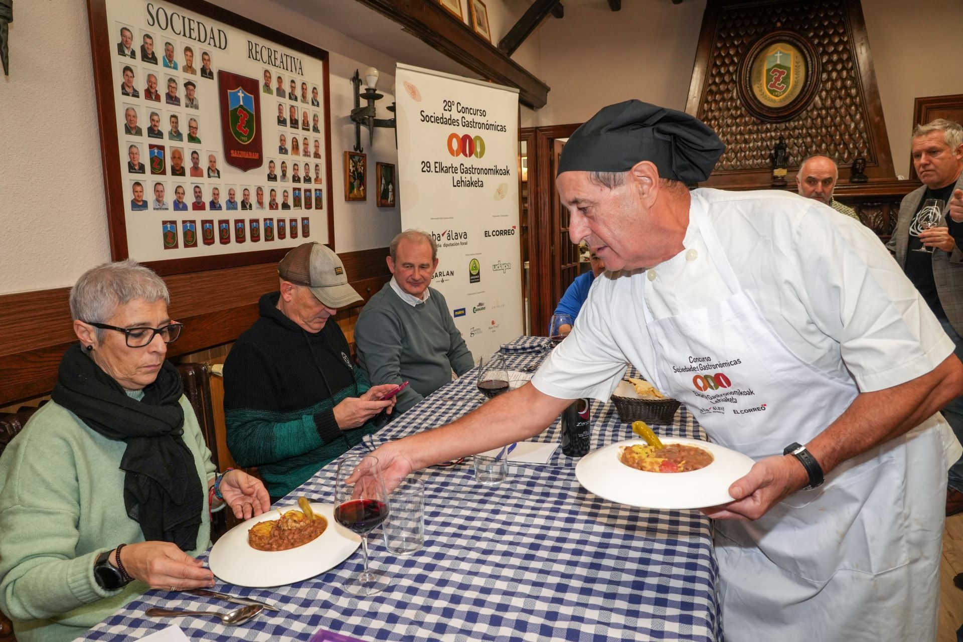 Así fue la cena en Zaldiaran