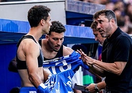 Coudet da instrucciones a Guevara y Parada.