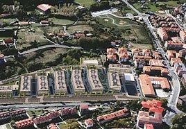 La consejera de Educación, Begoña Pedrosa, durante su intervención este lunes en el Parlamento vasco.