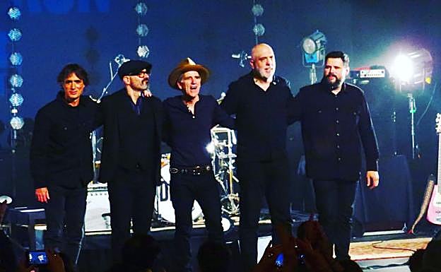 Los hombres de negro: Azpiroz, Caballero, Erentxun, Telletxea y Neira.