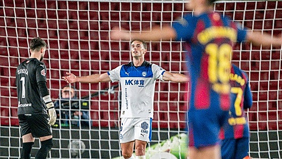 La baja de Blanco y el buen nivel contra el Barça reabren el debate del dibujo albiazul