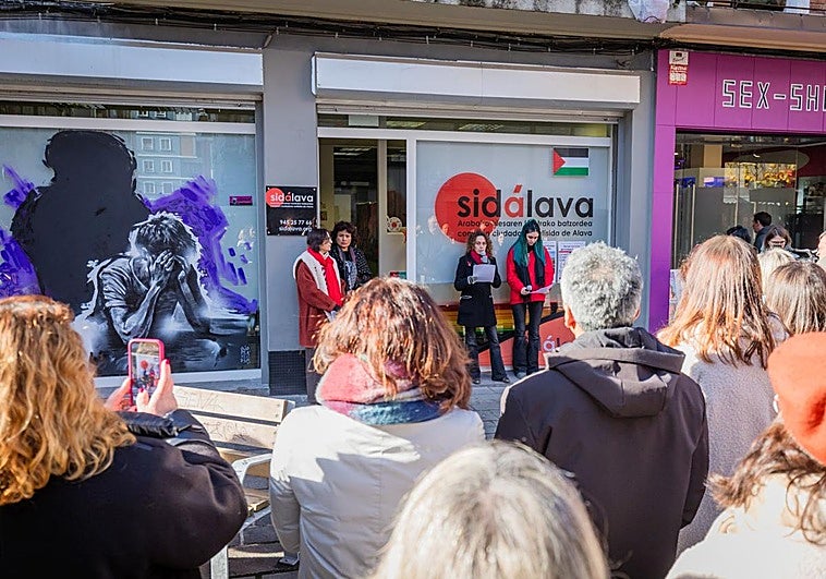 En la presentación del mural 'Estigma' se ha leído un poema escrito por una paciente de VIH.