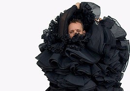 El bailaor Manuel Liñán en «Rojo clavel»