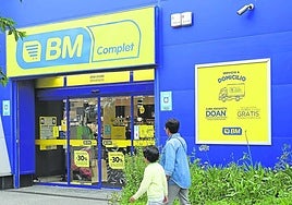Uvesco, propietario de la cadena de supermercados BM, emplea a más de 7.000 personas.