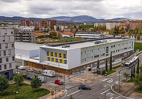 Vista del colegio Aldaialde en el barrio de Zabalgana.