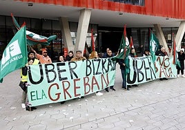 Protesta de los trabajadores de Uber en Bilbao.