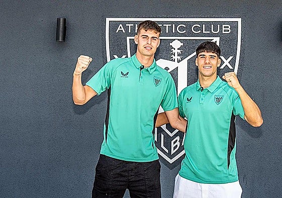 Eder García, a la derecha, posa con Gibelalde, otro jugador que llegó del conjunto donostiarra.