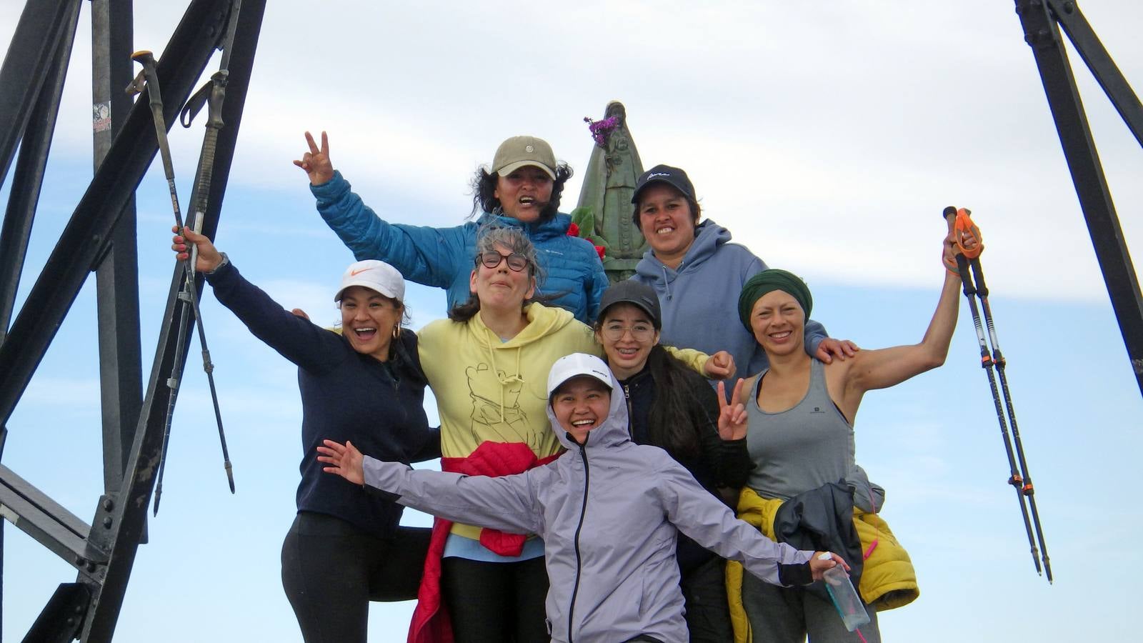 Voluntarias de Ibilki en un ascenso al Gorbea