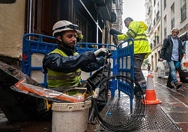 Malestar en el Casco Viejo de Vitoria por reducir a la mitad los portales a los que se llevará la fibra óptica