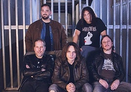 Kepa Arrillaga (voz), Jaime Tejedor (guitarra), Íñigo Díaz de la Campa (guitarra), Oskar Sánchez (bajo) y Víctor Mayorga (batería).