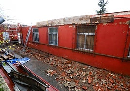 De la cubierta ya se han retirado las tejas.