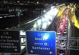 Finalizan las retenciones en la A-8 tras un accidente múltiple a la altura de Barakaldo en sentido Muskiz