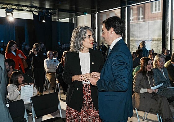 La vicelehendakari Ibone Bengoetxea y el lehendakari, Imanol Pradales, en el acto del miércoles por el Día del Euskera.