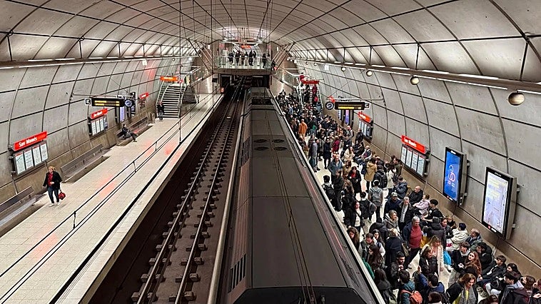 La Línea 1 del metro recupera la normalidad en dirección a Etxebarri