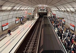 La Línea 1 del metro recupera la normalidad en dirección a Etxebarri