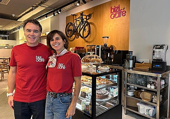 Virginia Berasategi y su pareja, Ander, abren en Bilbao la primera cafetería para ciclistas.
