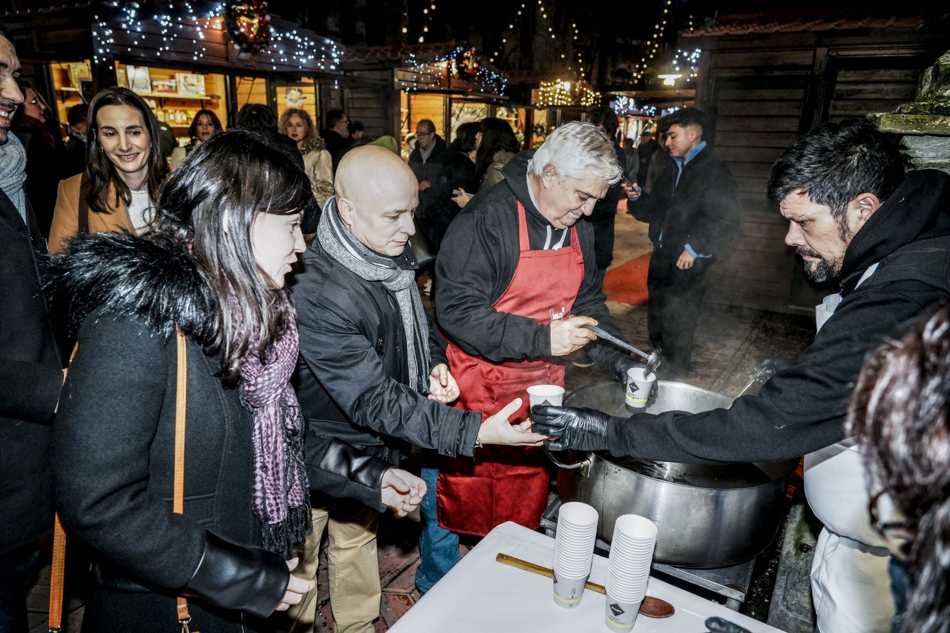 La inauguración del Belén de La Florida, la casa de Olentzero y Mari Domingui y el Mercado de Navidad de Vitoria, en imágenes