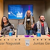 Los tres representantes de Elkarrekin Podemos en las Juntas Generales.