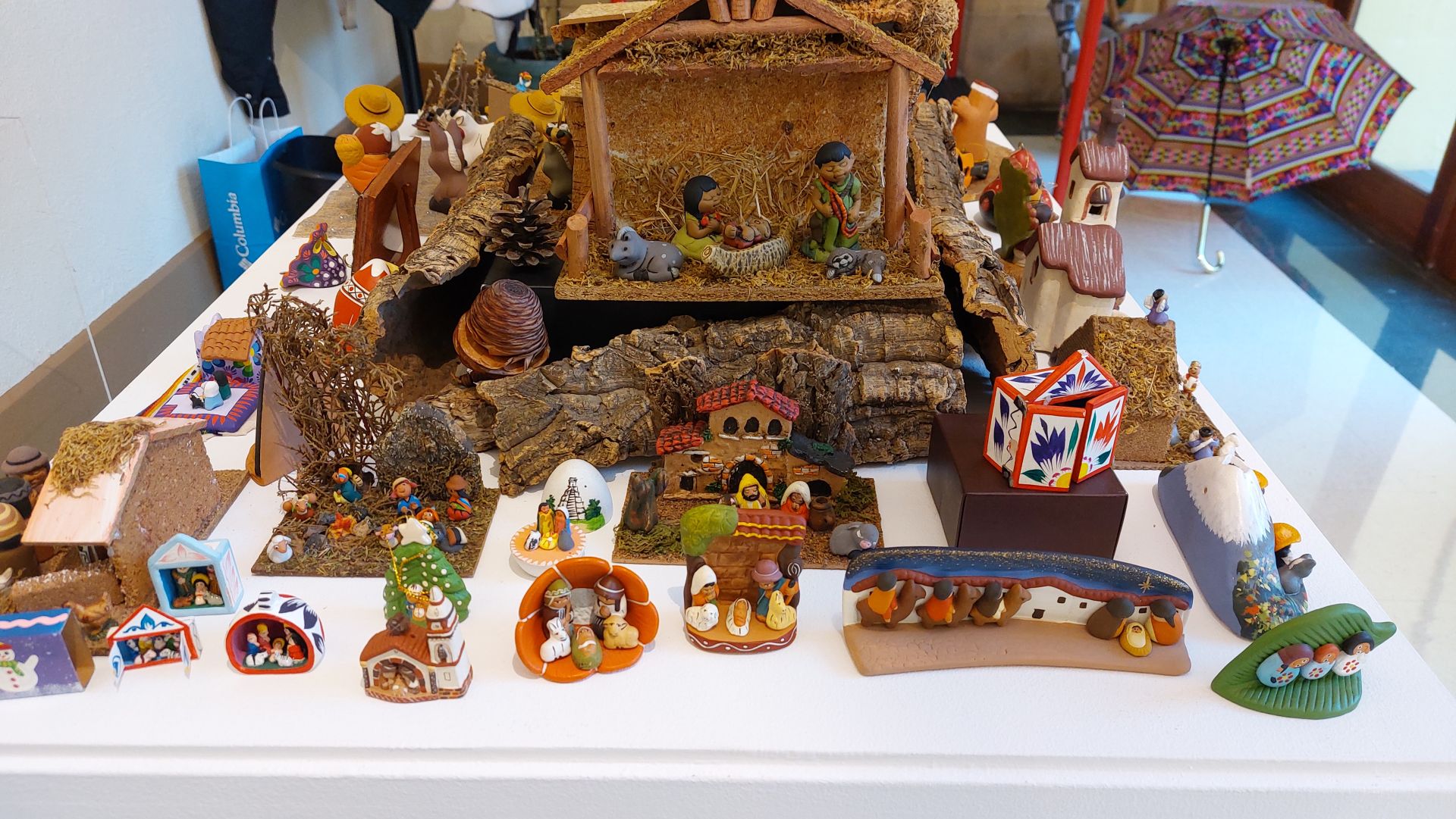 Cientos de belenes en miniatura