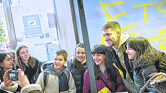 «Son once canciones con once estilos porque la vida también es contradicción»
