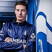 Jon Pacheco, en el túnel de vestuarios de las instalaciones de Ibaia tras un entrenamiento a las órdenes de Coudet.