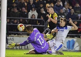 Un lance del partido de Copa entre Portugalete y Alavés.