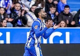 Calebe se lamenta después de una ocasión fallada.