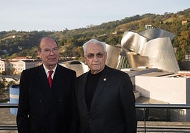 Areso y Gehry posan ante el Guggenheim en 2014.