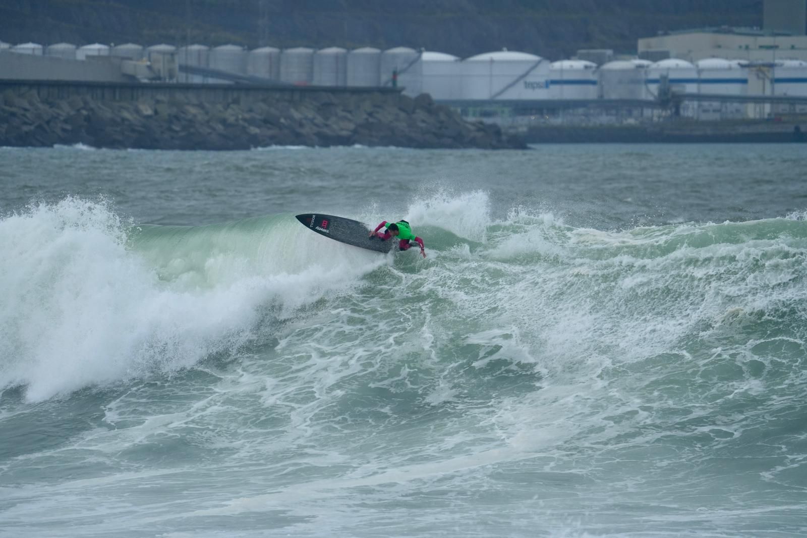 Getxo vibra con el campeonato de olas grandes