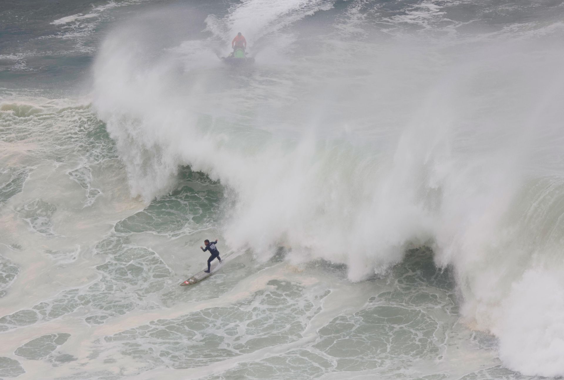 Getxo vibra con el campeonato de olas grandes