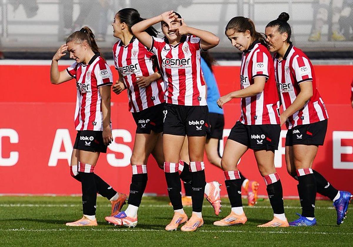 Daniela Agote celebra su golazo, su tercera diana en este curso, en el que ya ha superado las dos que consiguió el pasado.
