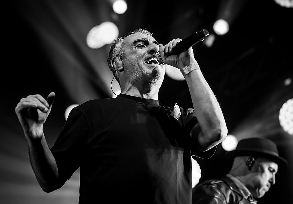 Imagen principal - Gatibu va de menos a más en el primero de sus tres adioses en un BEC lleno