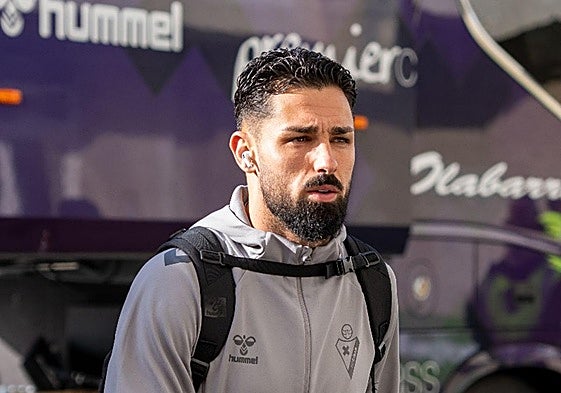 Nolaskoain se perfila de nuevo como candidato a figurar en el eje de la zaga ante la posibilidad de que Arbilla se vea desplazado al lateral izquierdo.