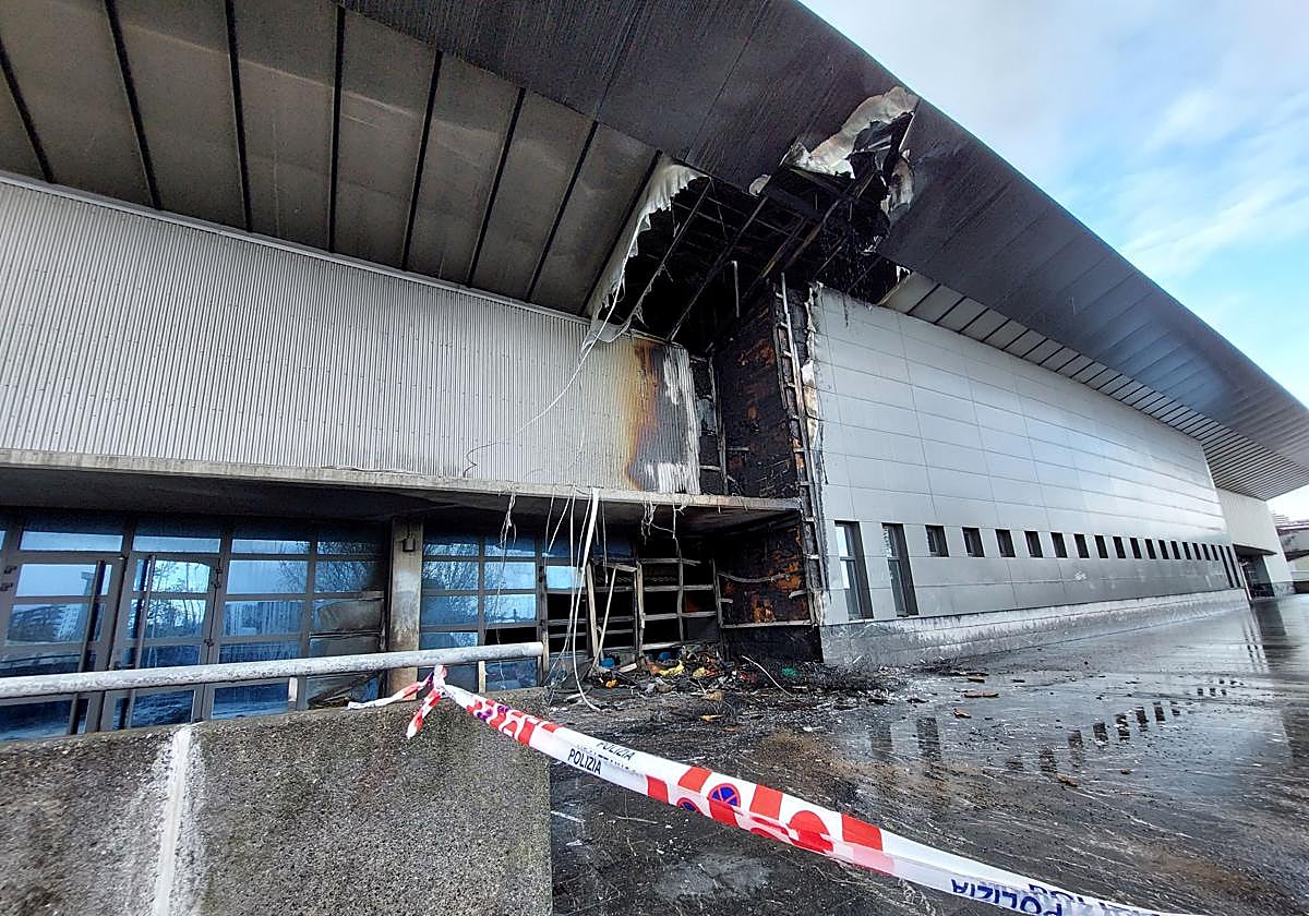 Estado en el que quedó la parte exterior del recinto tras el incidente.