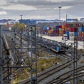 Zona de carga y descarga de mercancías en la Intermodal de Júndiz.