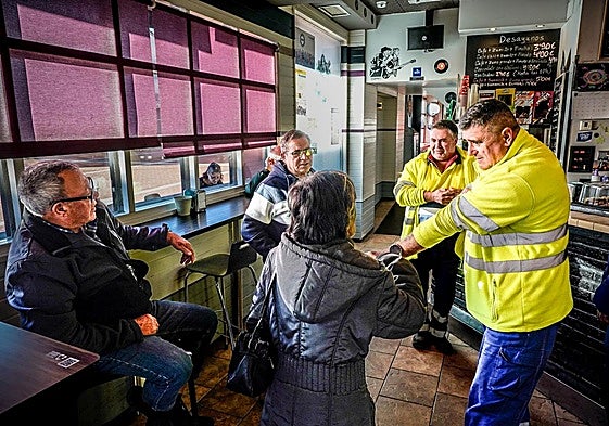 Los vecinos de Nanclares no hablaban de otra cosa este lunes.