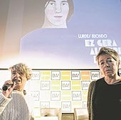 Inge Mendioroz e Idoia Garzes charlaron sobre el documental ayer en el espacio Irudienea.