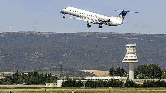 El aeropuerto de Vitoria amplía sus vuelos para viajar en las vacaciones de 2026