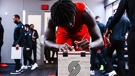 Una urna, el curioso método con el que Splitter motiva a defender a sus jugadores en Portland
