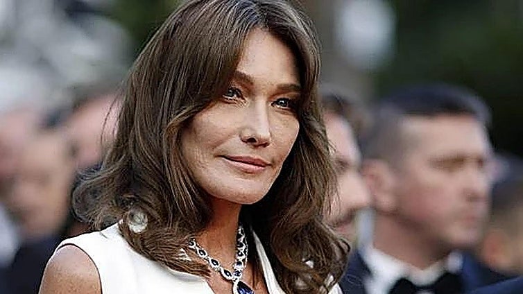 Carla Bruni anuncia el fin de su tratamiento contra el cáncer de mama tras cinco años de lucha