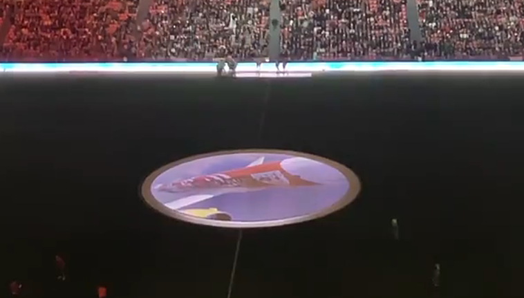 Un avión en el que se lee «Aupa Athletic» para volar por el mundo