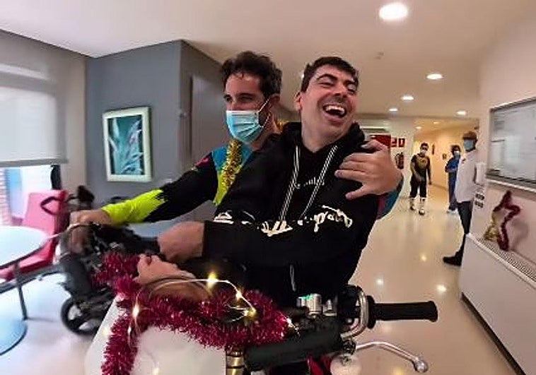 La 'mototerapia' vuelve a sacar sonrisas entre los pacientes