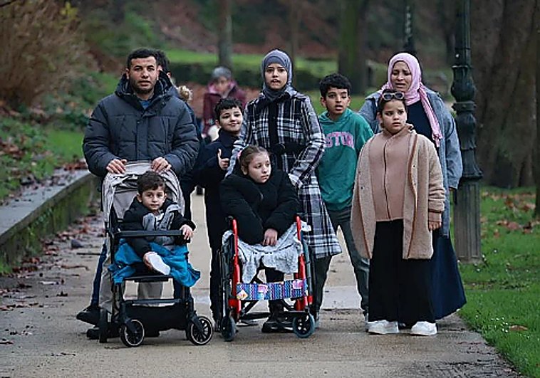 Del horror de Gaza a la esperanza en Euskadi: «A mi hija le han amputado las dos piernas tras un bombardeo»