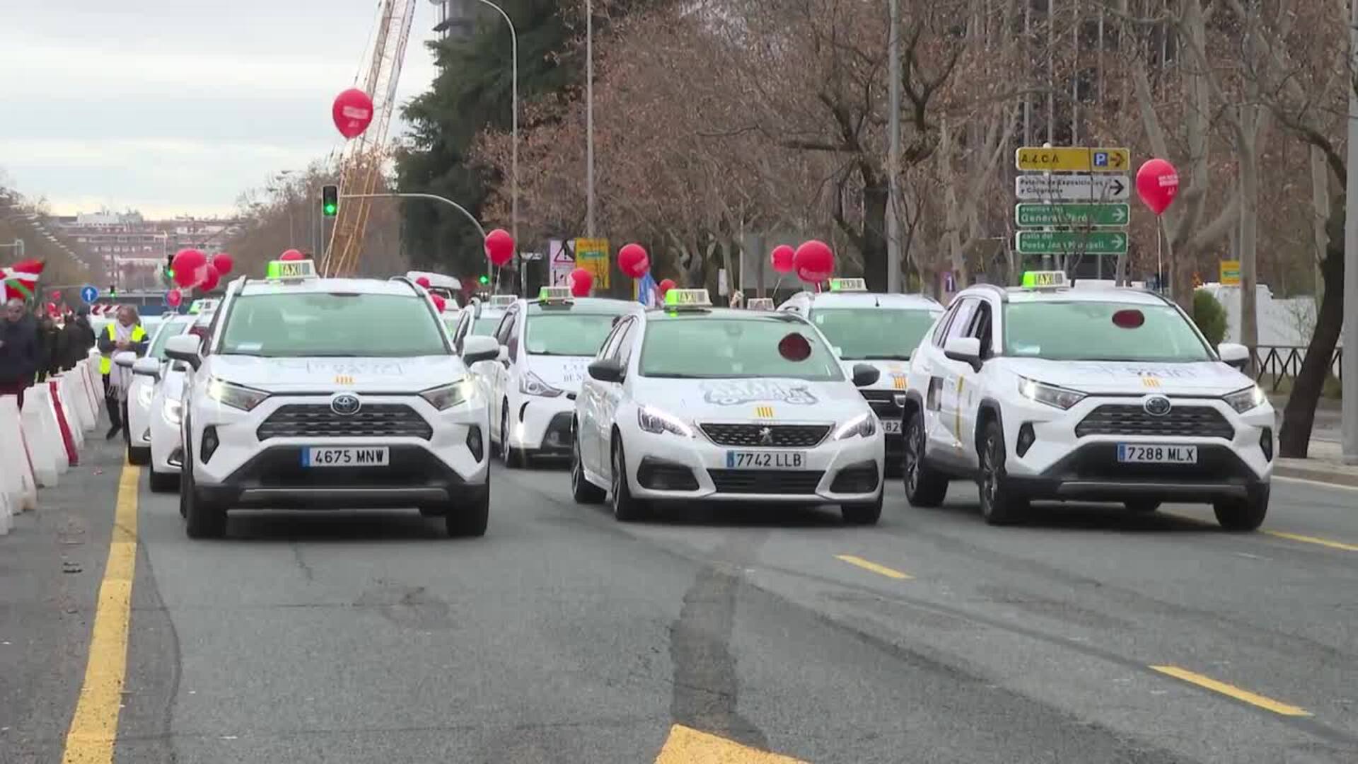 Miles de taxistas protestan en Madrid por la subida de los precios de los seguros