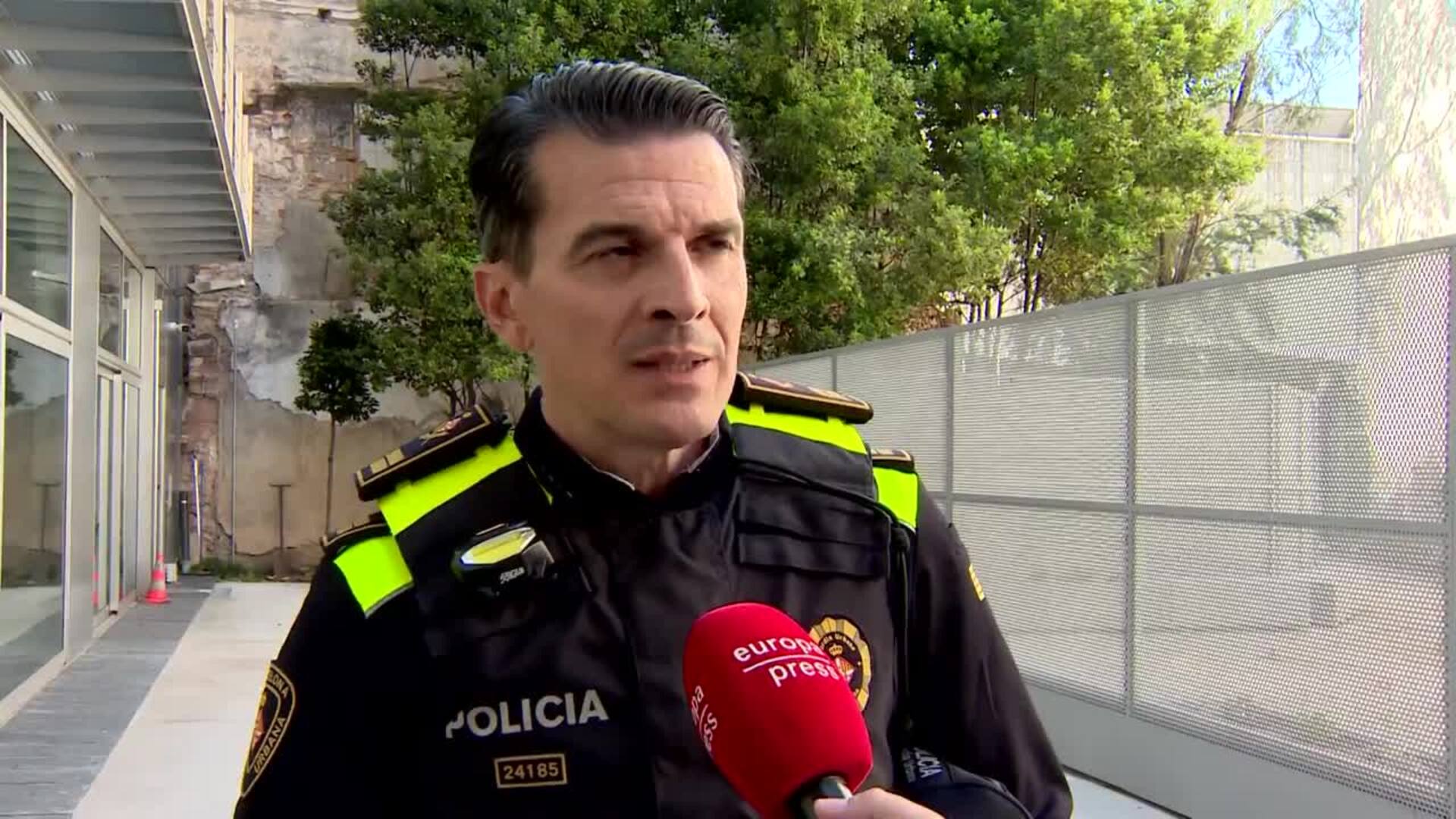 La Urbana de Barcelona inspecciona 35 locales en un día por la venta de snacks con cannabis