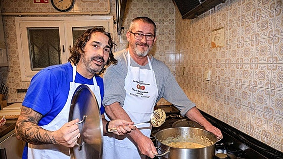 En cazuela y cuenco de barro
