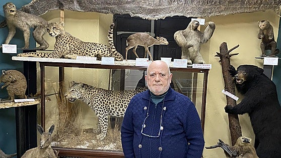 El coleccionista que ha pasado toda su vida entre animales, rocas y algas